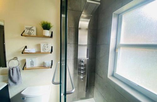 Spacious Home - Heated LED Pool & Ping Pong - Foto 34