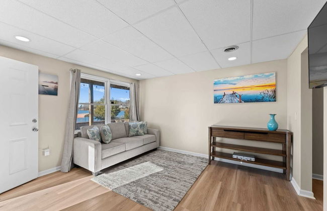 Pleasant Cove Waterfront Getaway With Fire Pit, Deck, and Lake Views - Foto 30