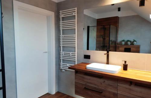 Uroczy apartament z dostępnym parkingiem i ogrodem - Foto 15