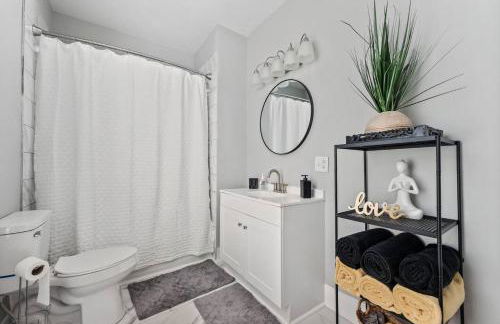 West High 3BR Private Backyard Petersburg Gem - Foto 5