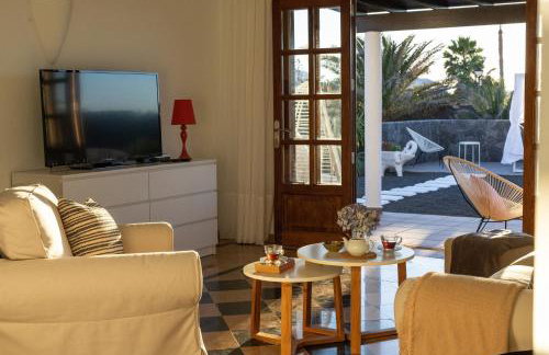 Villa Mo Luxury Heated Pool - Photo 10