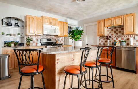 NEW! Family-Friendly Getaway -1 Mi to Dtwn Salem w Roof Deck & Tiki Bar - Foto 31