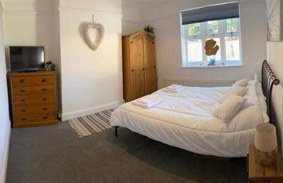 Blissful 4-Bedroom Home with Hot tub - Foto 26