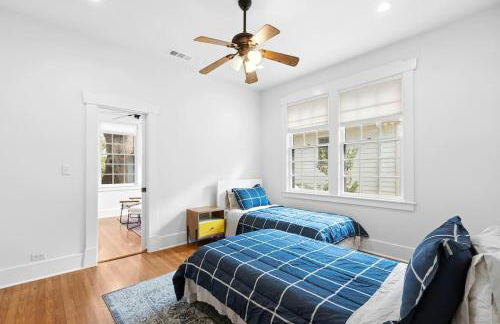 2025 New Build Victorian Gem on UT, 4BR, 2BA Downtown with Free Parking - Foto 14