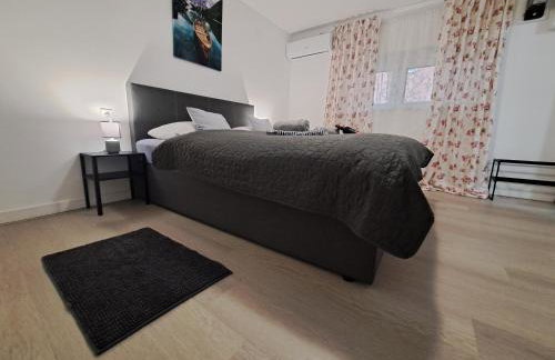 Apartments Orlić - Self check-in with code, WI-FI, Netflix, smart TV, garden, terrace - Photo 1