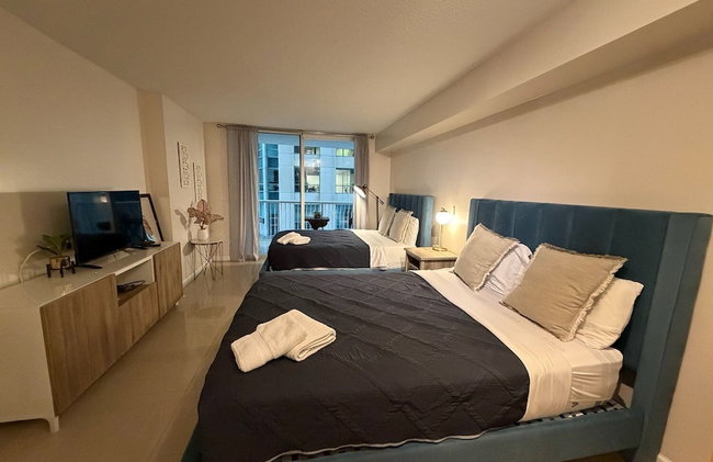 Fantastic 2BR Condo on 31st Floor Free Parking - Photo 63
