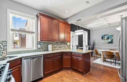 Elegant Reservoir Hill home with parking sleeps 8 - Foto 26