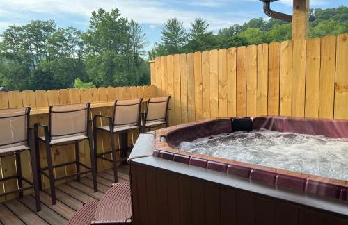 Stay, play and relax in Ohiopyle, PA, Hot tub, Pool table, next to the GAP trail in Ohiopyle, PA - Foto 23