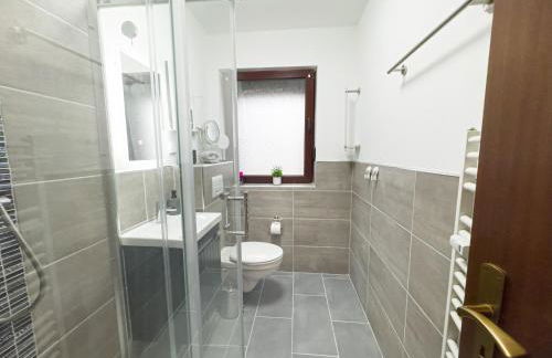 MOIN Apartments - Privater Parkplatz & Balkon, WiFi und TV - Foto 8