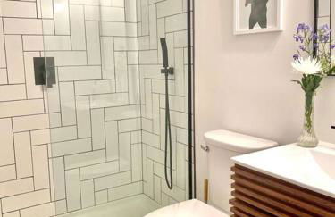 Chalet Retreat w/ Hot Tub, Short Walk to Lake & Pool - Photo 10