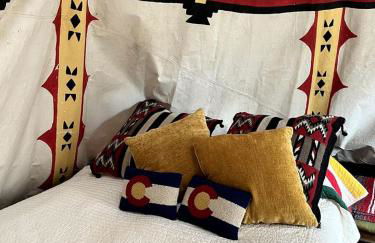 Raven's Ridge Luxurious Tipi in Golden, Colorado - Foto 3