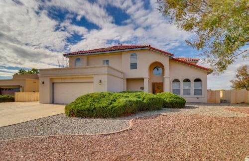 Patio with Tranquil Views! Home 14 Mi to Albuquerque - Foto 32