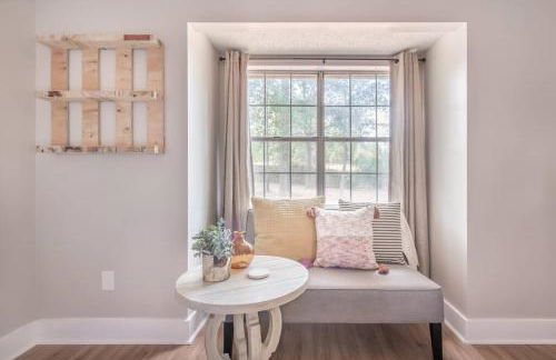 Stylish & Spacious Home Near ATL - Foto 2