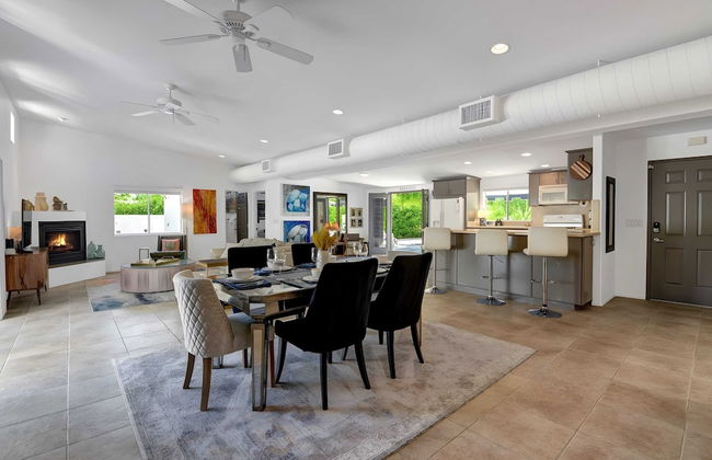 Modern Oasis w/ Pool, Patio Lounge, & Mountain Views Palo Verde by Avantstay - Foto 8