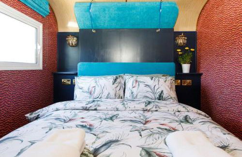 The Showman's Carriage w King Bed close to beach - Foto 10