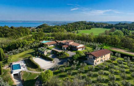 Garda Hill Boutique Apartments with Panoramic Pools e Agriturismo - Foto 1