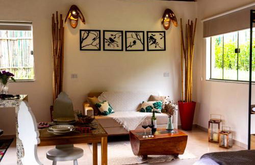 Chalé Canto do Galo 2 - Hidro da Jacuzzi, Lareira Ecológica, Cozinha Completa, Wi-Fi 80mbps, próximo a comércio local e relaxando ao som do riacho - Photo 8