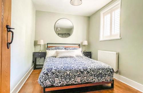 Beautiful 2 Bedroom Cottage with Private Courtyard in Arundel Centre - Foto 3