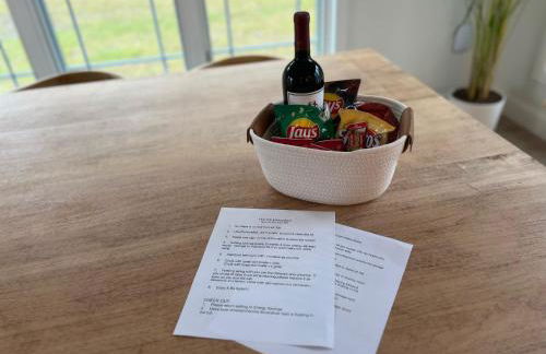 New Farmhouse, King Beds, Game Room, Hot Tub & View! - Foto 31