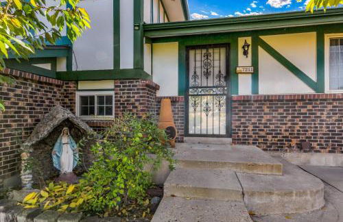 6BD Near DT - BBQ Grill, Games & Football Fun - Photo 37