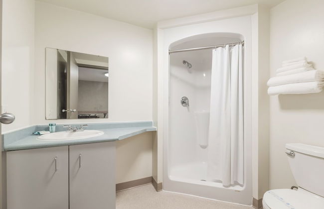 Residence & Conference Centre - Hamilton - Photo 8