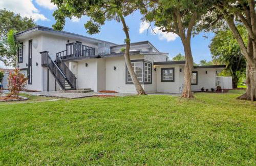 Stunning 2 Story Villa with Pool - Photo 57