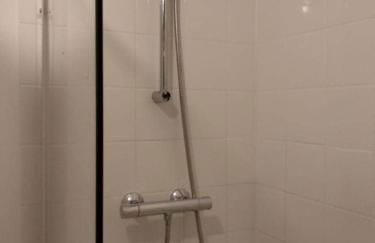 Entire 2 bed apartment - Up to 4 guest - 10 min from station & town centre - Foto 8