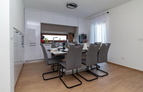 Gorgeous Home In Smokovic - Photo 22