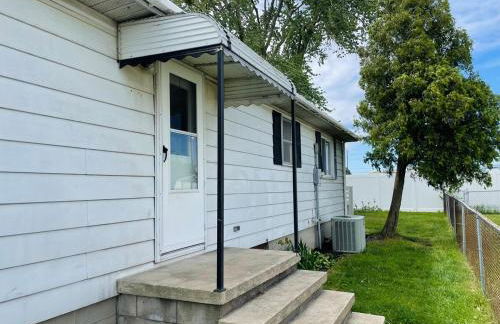 Charming Cottage with Fenced Backyard Pet Friendly - Foto 31