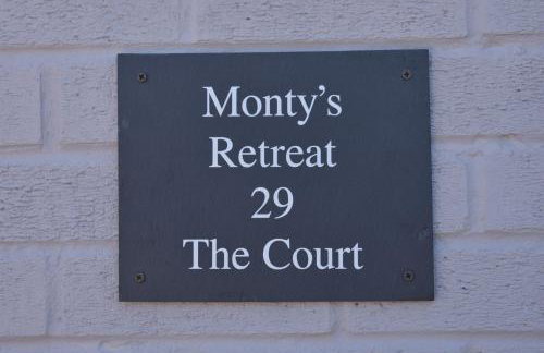 Monty's Retreat - Photo 3