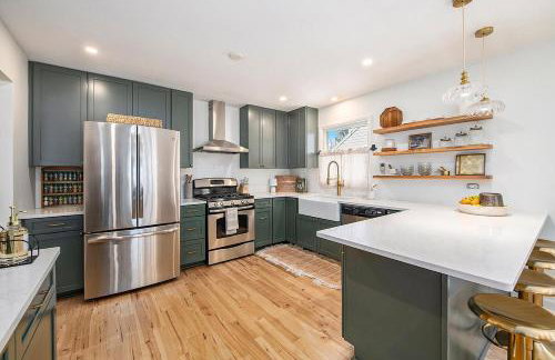 New Beach front 5bd in Sister Lakes with Hot tub - Foto 3