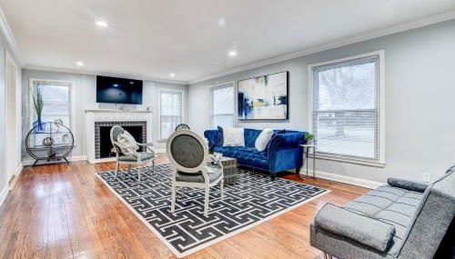 Luxurious Detroit Home - Walk to Golf and Park! - Photo 3