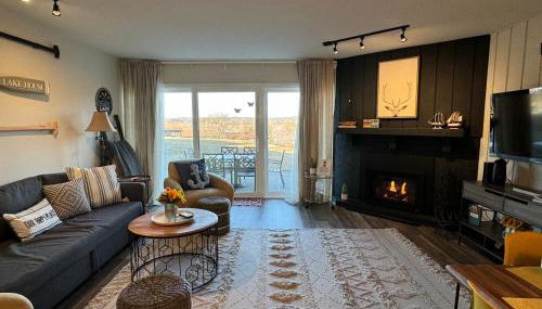 Newly Updated Modern, Spacious, and Cozy Condo- Right on the Lake! - Foto 4