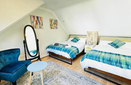 Inviting 2 Bed Guest House steps away from Ascot Racecourse 3 mins drive, 5 mins to Legoland, 12 mins to Windsor Castle Perfect for families & racegoers alike - Foto 27