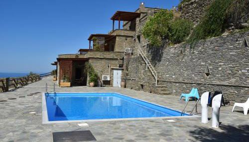 Andros Escape Condos - Foto 1