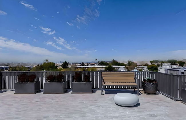 Los Angeles Deluxe Suites - 2 Bedrooms & 2 Bathrooms - Photo 28