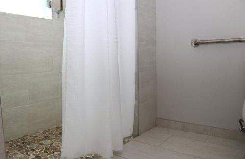 A Stylish Stay w/ a Queen Bed, Heated Floors.. #21 - Foto 11