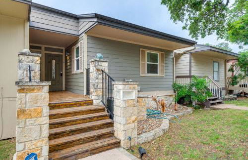 Lago Vista Golf Getaway with Decks and Pool Access! - Foto 52