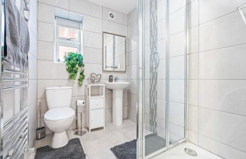 Stylish Home Hot Tub EV Parking - Foto 32