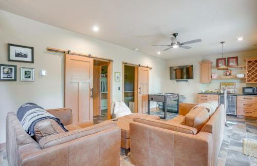 Modern Nellysford Getaway with View Deck and Fire Pit - Foto 3