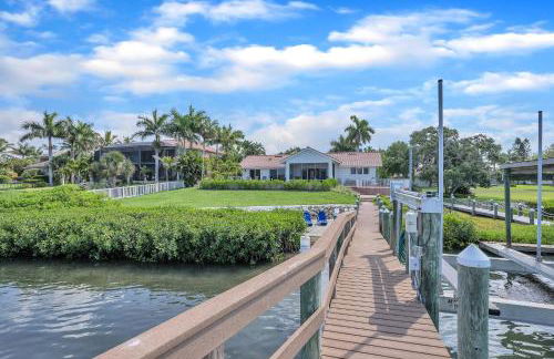 Paradise with a pool, pier and private beach area - Foto 31