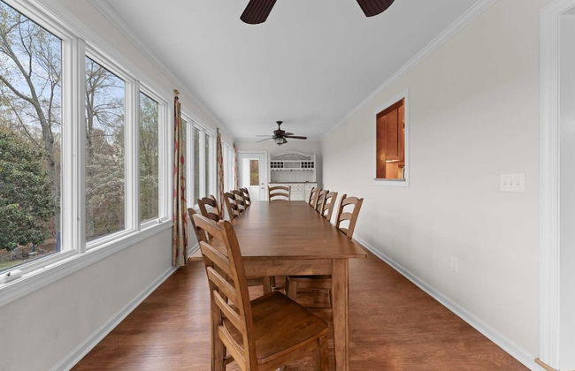 Sleeps 22, Lakefront w/ Private Dock & Pool, 2 Houses Lake Living by Avantstay - Foto 48