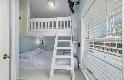 Captain Dan's Beach House - Photo 9