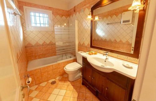 2-BR Apartment by the Sea - Photo 9