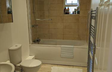 Peaceful Glastonbury Bungalow - Ideally Located - Photo 2