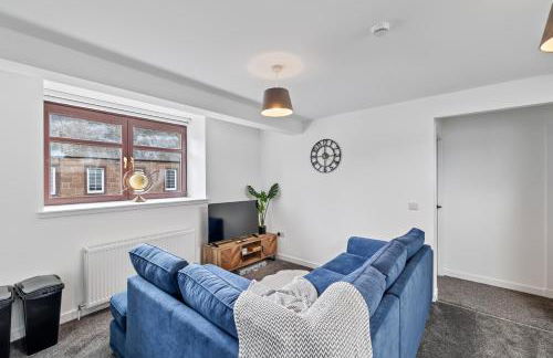 Prime Central Living 5-Bedroom 3-Bath Spacious House - Photo 1