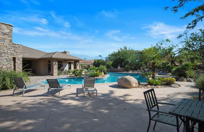 Touch of Class Stunning 5 Bdr! - Photo 32