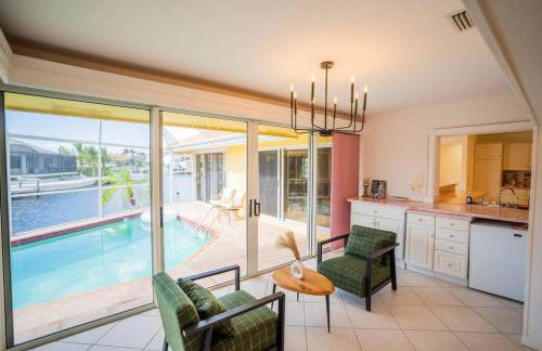 Waterfront Home With Heated Pool/Jacuzzi and only 1mile to beach - Foto 13
