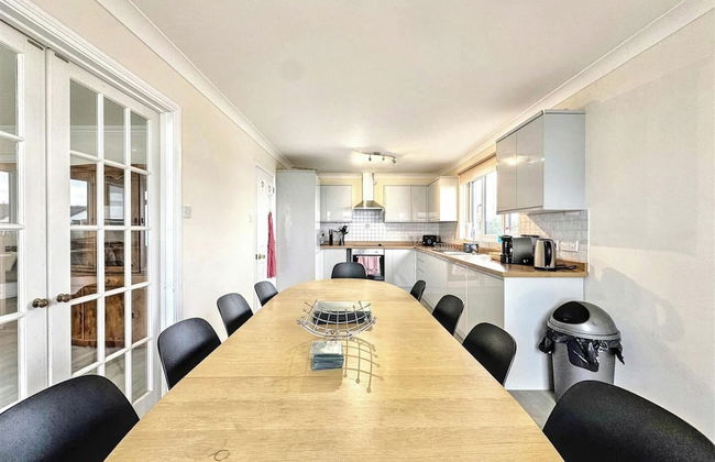 Seaside Escape-sleeps10-family&petfriendly-balcony - Foto 8