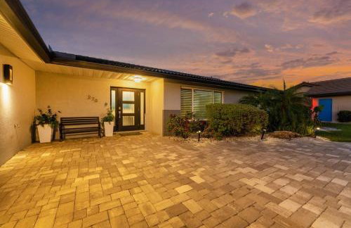 Tranquility Waterfront Villa with Pool & Dock - Photo 30